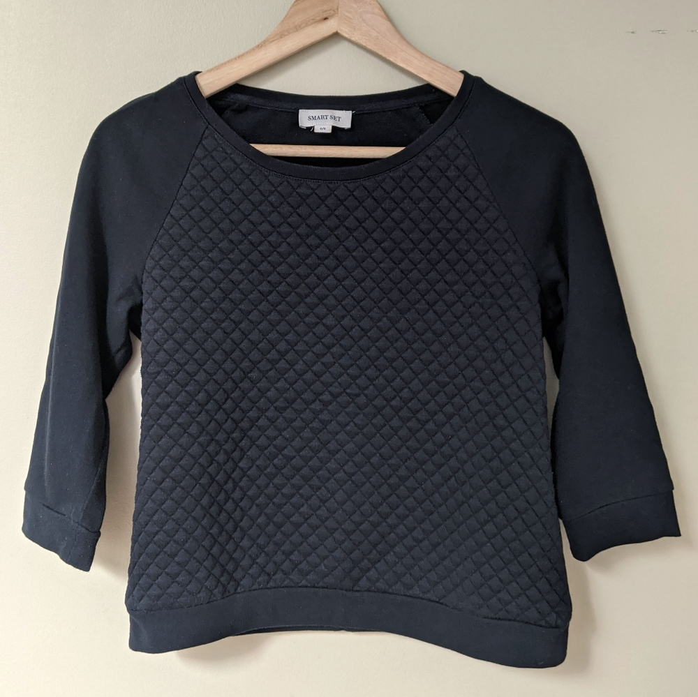 black quilted pullover sweater, size small